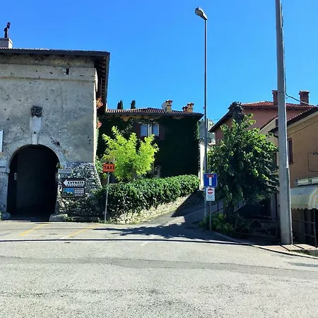 A Borgo Castello , Tra Il Golfo Ed Il Carso Di Trieste