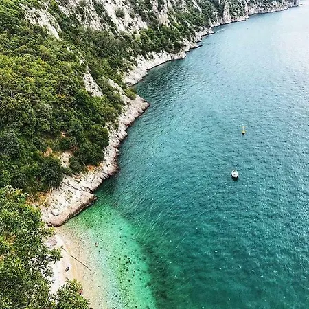 A Borgo Castello , Tra Il Golfo Ed Il Carso Di Trieste Duino